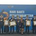 Jajaran Kanwil Ditjen Pemasyarakatan Jambi berfoto bersama usai menerima penghargaan pada peringatan Hari Bakti Pemasyarakatan (HBP) ke-62 di Auditorium Prof. Muladi, Politeknik Imigrasi dan Pemasyarakatan. (Dok: Rudi)