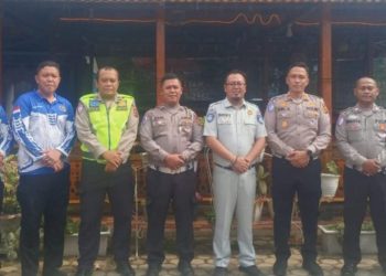 Perwakilan Jasa Raharja, Satlantas Polres Tebo, dan Dinas Perhubungan Kabupaten Tebo berfoto bersama usai menggelar Forum Lalu Lintas dan Angkutan Jalan (FLLAJ) di Tebo, Kamis (28/4/2026), (Dok. Humas JR)