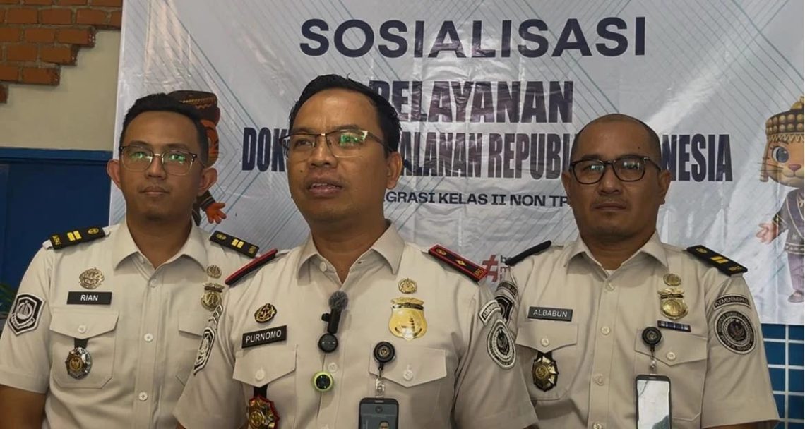 Kepala Kantor Imigrasi Kelas II Non TPI Kerinci, Purnomo saat dikonfirmasi di kantor Imigrasi Kerinci. (Dok: Rahmat)