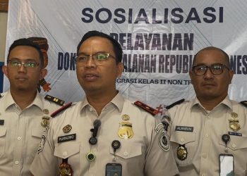 Kepala Kantor Imigrasi Kelas II Non TPI Kerinci, Purnomo saat dikonfirmasi di kantor Imigrasi Kerinci. (Dok: Rahmat)