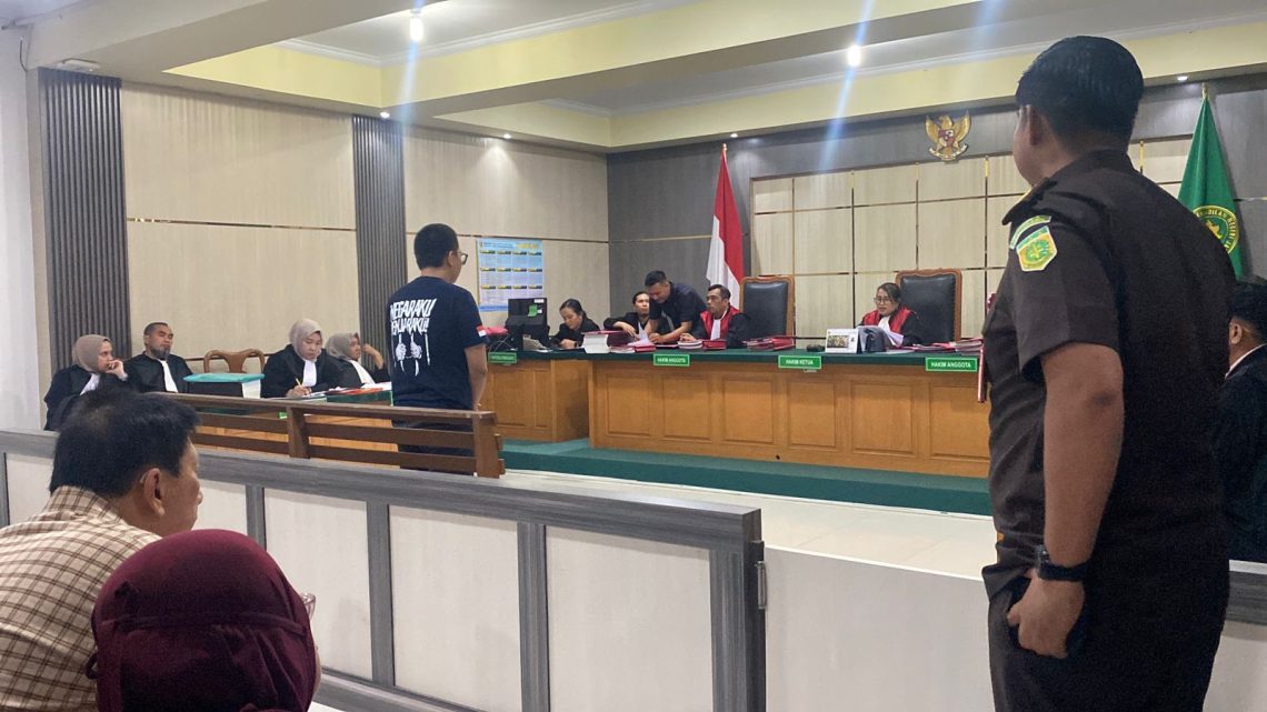 Terdakwa pembunuhan dan penggelapan mobil Pajero Sport, Dede Maulana, menjalani sidang vonis di Pengadilan Negeri Jambi. (Dok: Rudi)