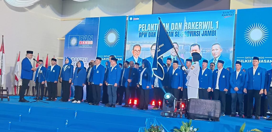 Ketua Umum PAN, Zulkifli Hasan, melantik pengurus DPW PAN Provinsi Jambi periode 2024–2029 di Abadi Convention Center, Kamis (30/4/2026). (Dok: Rahmat)
