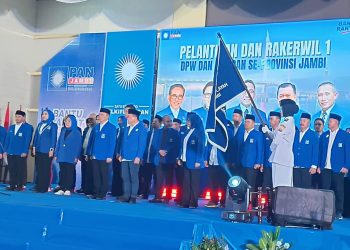 Ketua Umum PAN, Zulkifli Hasan, melantik pengurus DPW PAN Provinsi Jambi periode 2024–2029 di Abadi Convention Center, Kamis (30/4/2026). (Dok: Rahmat)