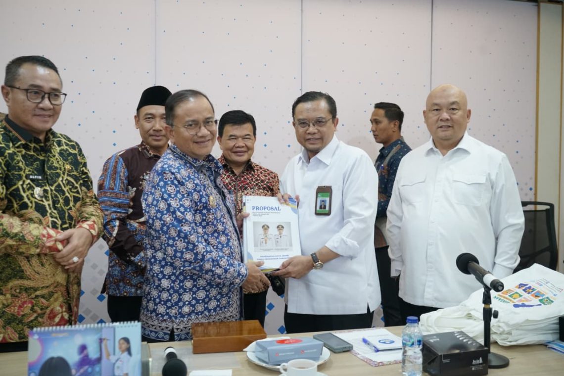 Wali Kota Maulana menghadiri rapat koordinasi bersama Kementerian Pendidikan Dasar dan Menengah terkait usulan revitalisasi sekolah dan pengembangan PAUD negeri di setiap kecamatan, Jakarta, Senin (27/4/2026). (Dok: Rahmat)