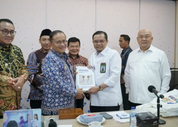 Wali Kota Maulana menghadiri rapat koordinasi bersama Kementerian Pendidikan Dasar dan Menengah terkait usulan revitalisasi sekolah dan pengembangan PAUD negeri di setiap kecamatan, Jakarta, Senin (27/4/2026). (Dok: Rahmat)
