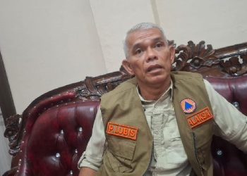 Kepala Pelaksana BPBD Muaro Jambi, Paruhuman Lubis saat dijumpai di ruang kerjanya. (Dok: Rahmat)
