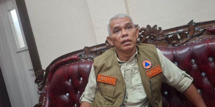 Kepala Pelaksana BPBD Muaro Jambi, Paruhuman Lubis saat dijumpai di ruang kerjanya. (Dok: Rahmat)