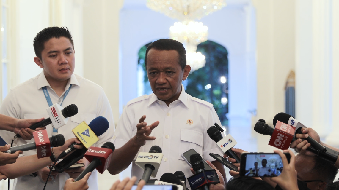 Menteri Energi dan Sumber Daya Mineral (ESDM) Bahlil Lahadalia saat wawancara i Kompleks Istana Kepresidenan, Kamis (16/4). (Dok: Badan Komunikasi Pemerintah (Bakom) RI)