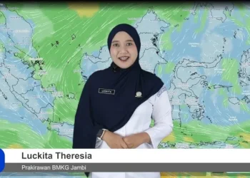 Prakirawan BMKG Sultan Taha Jambi, Luckita Theresia di Kantor BMKG jambi. (Dok: Rudi)