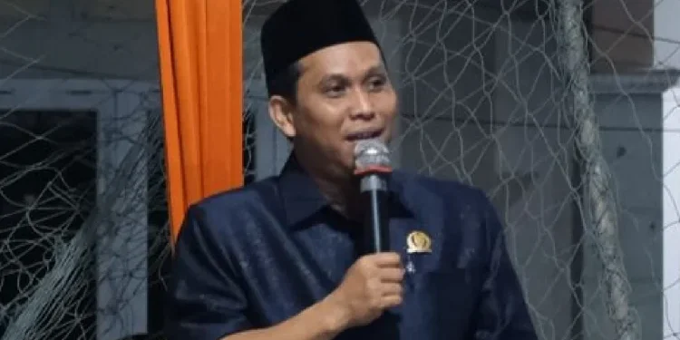 Anggota DPRD Kota Jambi Fahrul Ilmi menyampaikan pandangan terkait pentingnya penegakan Perda pengelolaan sampah dan langkah konkret untuk mengatasi persoalan kebersihan di Kota Jambi. (Dok: Rahmat)