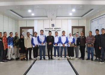 Mewakili Bupati Tanjung Jabung Barat, Staf Ahli Bidang Ekonomi dan Pembangunan H. Yan Ery menerima audiensi DEKRAFMI DPD Provinsi Jambi. (Dok: Diskominfo Tanjab Barat)