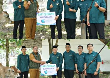 Direktur Utama Perumda Tirta Mayang, Arianto bersama jajaran pegawai saat penyaluran hewan kurban Idul Adha 1447 Hijriah kepada masyarakat di Kota Jambi. (Dok: Rahmat)