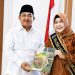 Bupati Tanjung Jabung Barat Anwar Sadat bersama Bunda Literasi Hj. Fadhilah Sadat meluncurkan Buku Kuliner Kabupaten Tanjung Jabung Barat. (Dok: Redaksi)