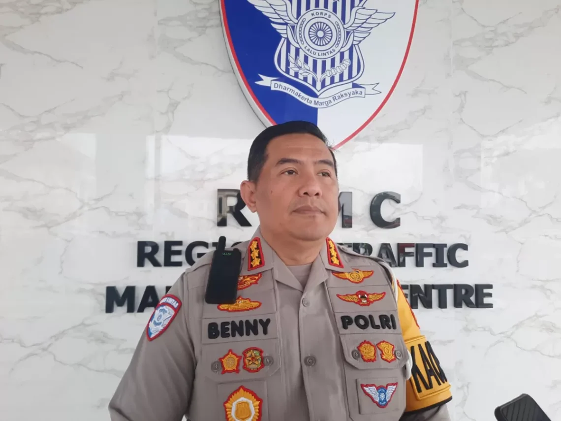 Dirlantas Polda Jambi Kombes Pol Adi Benny di gedung RTMC Ditlantas Polda Jambi. (Dok: Alpin)