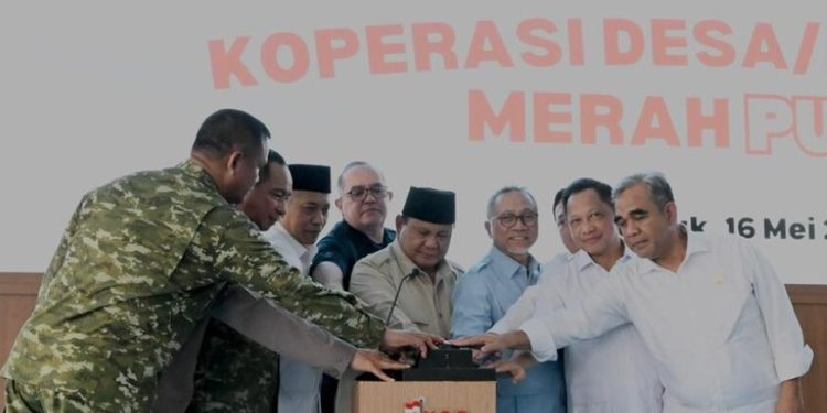 Presiden RI Prabowo Subianto meresmikan operasional 1.061 Koperasi Desa/Kelurahan Merah Putih di Nganjuk, Jawa Timur, Sabtu (16/5/2026). (Dok: BPMI Setpres)