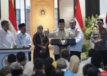 Presiden Republik Indonesia Prabowo Subianto menyampaikan pidato saat Panen Raya Jagung Serentak Kuartal II dan Groundbreaking Gudang Ketahanan Pangan Polri di Tuban, Jawa Timur, Sabtu (16/5/2026). (Dok: Badan Komunikasi Pemerintah (Bakom) RI)