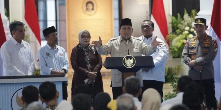 Presiden Republik Indonesia Prabowo Subianto menyampaikan pidato saat Panen Raya Jagung Serentak Kuartal II dan Groundbreaking Gudang Ketahanan Pangan Polri di Tuban, Jawa Timur, Sabtu (16/5/2026). (Dok: Badan Komunikasi Pemerintah (Bakom) RI)