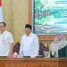 Bupati Tanjung Jabung Barat Anwar Sadat mengukuhkan Kelompok Kerja Mangrove Daerah (KKMD) dalam kegiatan FGD lintas sektor di Balai Pertemuan Kantor Bupati, Rabu (1/4). (Dok: Diskominfo Tanjab Barat)