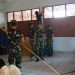 Personel Korem 042/Gapu bersama warga melakukan rehabilitasi Yayasan Kesejahteraan Anak di Pal Merah, Kota Jambi. (Dok: Alpin)