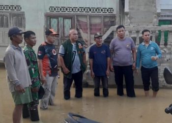 Banjir merendam puluhan rumah warga di Desa Rantau Limau Manis dan Ulak Makam, Kecamatan Tabir Ilir, Merangin, setelah Sungai Batang Tabir meluap akibat hujan deras beberapa hari terakhir. (Dok: Rahmat)