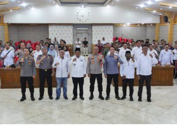 Bupati Tanjung Jabung Barat Anwar Sadat membuka Rapat Koordinasi Lintas Sektoral Ketahanan Pangan di Balai Pertemuan Kantor Bupati, Rabu (15/4). (Dok: Diskominfo Tanjab Barat)