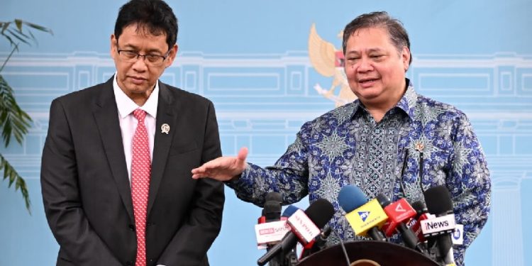 Menteri Koordinator Bidang Perekonomian Airlangga Hartarto dan Menteri Keuangan Purbaya Yudhi Sadewa memberikan keterangan pers usai bertemu Presiden Prabowo Subianto di Kompleks Istana Kepresidenan, Jakarta, Jumat, 22 Mei 2026. (Dok: BPMI Setpres)--
