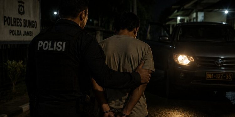 Ilustrasi. Tim Gunjo Satreskrim Polres Bungo mengamankan seorang pria, yang sengaja menabrak korbannya dengan mobil. (Dok: Redaksi)