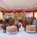 Wakil Bupati Tanjung Jabung Barat Katamso bersama Kapolres Maulia Kuswicaksono mengikuti Rapat Koordinasi Lintas Sektoral Operasi Ketupat 2026 di Mapolres Tanjab Barat, Senin (9/3). (Dok: Rahmat)