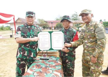 Pangdam XX/Tuanku Imam Bonjol Mayjen TNI Arief Gajah Mada menutup secara resmi TMMD Ke-128 Kodim 0420/Sarko di Desa Seko Besar, Kecamatan Pauh, Kabupaten Sarolangun. (Dok: Rahmat)