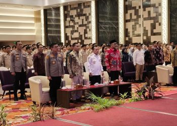 Gubernur Jambi Al Haris bersama Wakil Kepala BGN Sony Sanjaya menghadiri Rapat Konsolidasi Program Makan Bergizi Gratis (MBG) di BW Luxury Hotel, Jambi, Sabtu (2/5/2026). (Dok: Rudi)