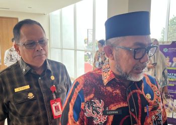 Sekda Provinsi Jambi Sudirman memberikan keterangan terkait proses pencairan Tambahan Penghasilan Pegawai (TPP) ASN Pemprov Jambi. (Dok: Rahmat)