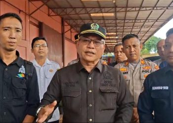 Ketua DPRD Muaro Jambi Aidi Hatta melakukan sidak ke Desa Pondok Meja, Kecamatan Mestong. (Dok: Redaksi)
