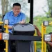 Kepala Dinas PUTR Provinsi Jambi, Muzakir, meresmikan dan menyerahkan secara simbolis alat berat Tahun Anggaran 2026 untuk mendukung percepatan penanganan jalan rusak di sejumlah ruas jalan provinsi di Jambi. (Dok: Redaksi)