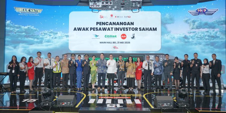 Perwakilan Bursa Efek Indonesia bersama perusahaan aviasi nasional saat pencanangan program “Awak Pesawat Investor Saham” di Main Hall BEI, Kamis (21/5/2026). (Dok: BEI Jambi)