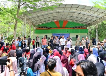 Kebersamaan buruh saat peringatan May Day 2026 di Hutan Kota Muhammad Sabki, Jambi. (Dok: Rahmat)