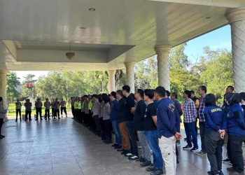 Personel Polda Jambi melakukan pengamanan humanis saat peringatan May Day 2026. (Dok: Alpin)