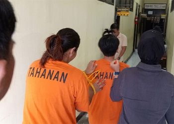 dua wanita pelaku penyalahgunaan narkotika di Kecamatan Tebo Tengah, Kabupaten Tebo saat diamankan Satreanarkoba Polres Tebo. (Dok: Alpin)
