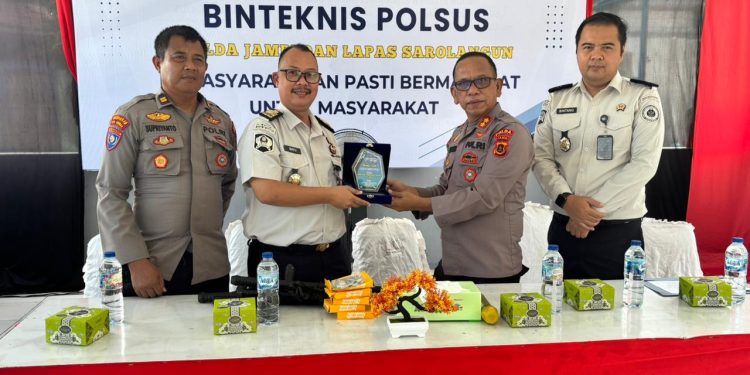 Korwas Polda Jambi memberikan materi Bimtek Polsus kepada petugas Lapas Kelas IIB Sarolangun. (Dok: Deni Satria Budi)