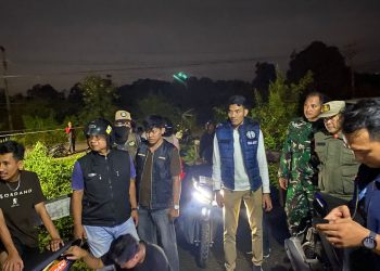 Tim gabungan Sat Resnarkoba Polresta Jambi bersama TNI dan Serigala Kota saat menggelar razia narkoba di kawasan Penyengat Rendah. (Dok: Alpin)