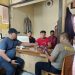 Sejumlah prajurit Korem 042/Gapu saat meminta klarifikasi di Polsek Telanai. (Dok: Rahmat)