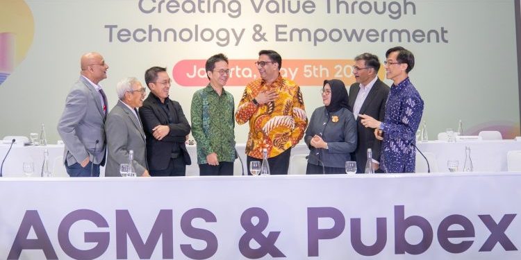 Jajaran direksi dan komisaris Indosat Ooredoo Hutchison⁠ usai pelaksanaan Rapat Umum Pemegang Saham Tahunan (RUPST) 2026 di Gedung Sapta Pesona Jakarta. (Dok: Indosat Ooredoo Hutchison)