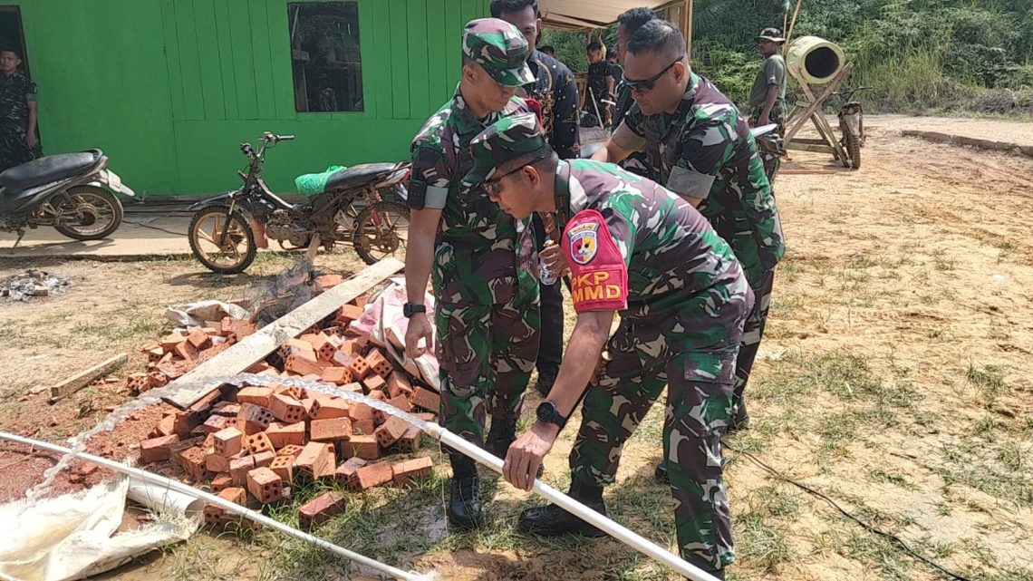 Danrem 042/Gapu Brigjen TNI Nyamin meninjau langsung progres pembangunan jalan dan fasilitas umum dalam program TMMD ke-128 di Desa Seko Besar, Kabupaten Sarolangun. (Dok: Rahmat)