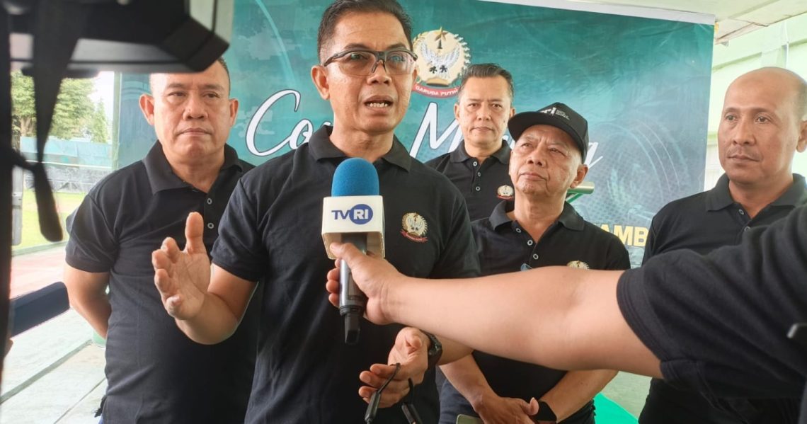 Danrem 042/Gapu Brigjen TNI Yamin saat wawancara usai coffe morning bersama insan pers di Makorem 042/Gapu. (Dok: Rudi)