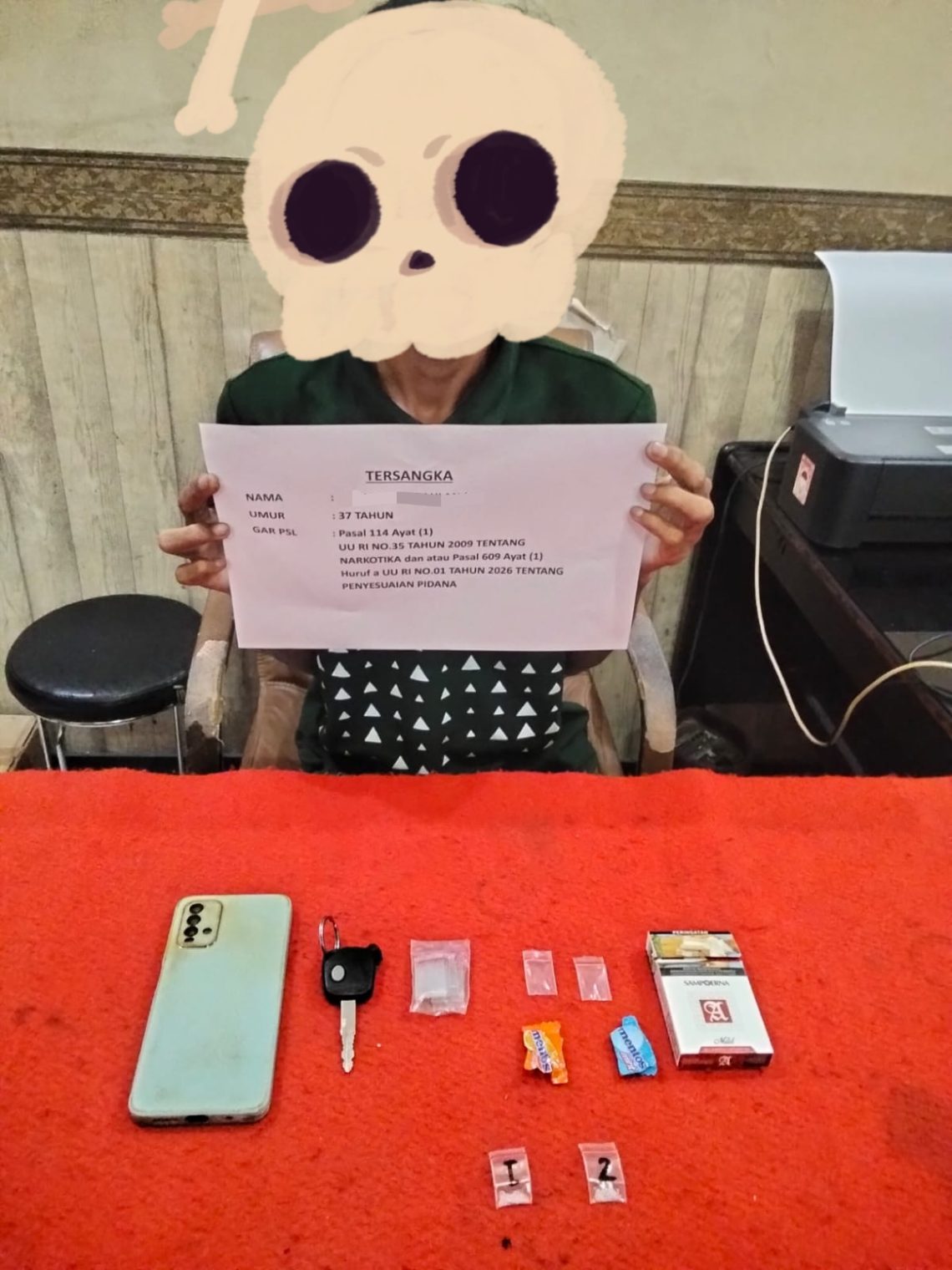 Kurir Sabu beserta barang bukti yang berhasil diamankan Satresnarkoba Polresta Jambi. (Dok: Alpin)