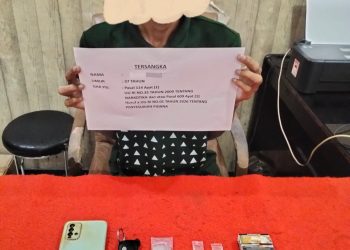 Kurir Sabu beserta barang bukti yang berhasil diamankan Satresnarkoba Polresta Jambi. (Dok: Alpin)