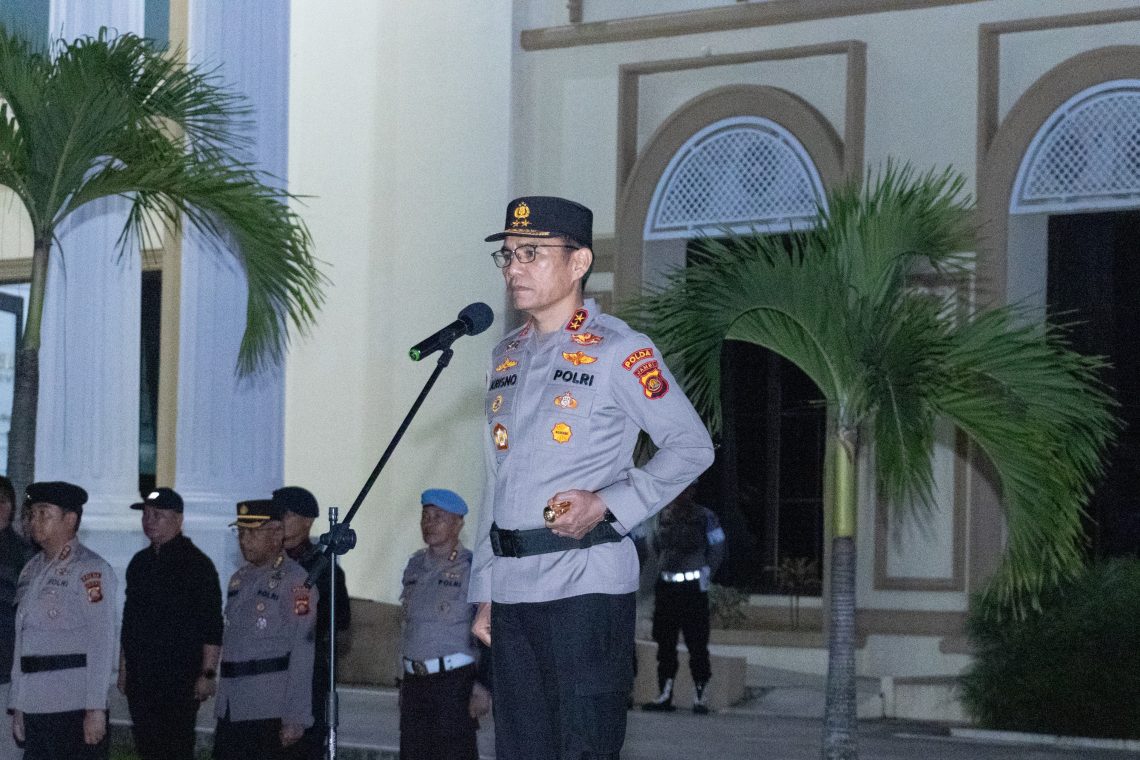 Kapolda Jambi Irjen Pol. Krisno H. Siregar memimpin langsung Apel KRYD dan patroli gabungan di Polresta Jambi, Sabtu malam (9/5/2026). (Dok: Alpin)
