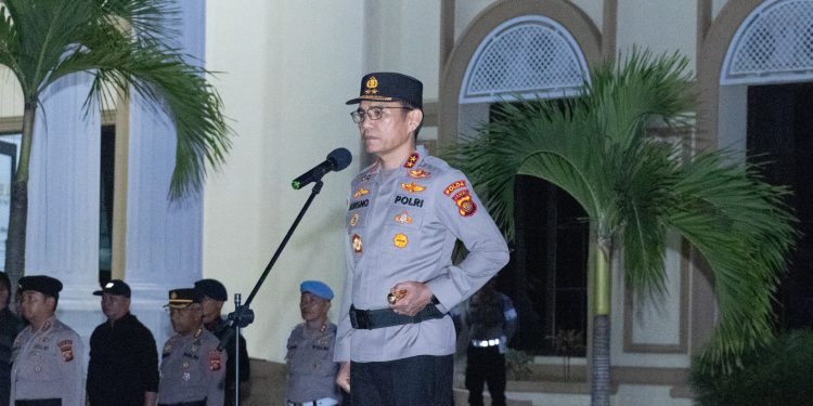 Kapolda Jambi Irjen Pol. Krisno H. Siregar memimpin langsung Apel KRYD dan patroli gabungan di Polresta Jambi, Sabtu malam (9/5/2026). (Dok: Alpin)