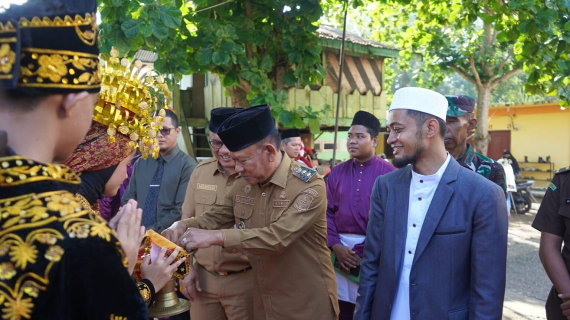 Wabup Merangin A. Khafidh menghadiri wisuda angkatan ke-20 santri dan santriwati Pondok Pesantren Tahfidz Al-Qur’an Wal Hadits Al-Munawwaroh. (Dok: Rahmat)