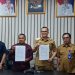 Juru Bicara Pemerintah Provinsi Jambi sekaligus Kadis Kominfo Provinsi Jambi, Ariansyah, memberikan keterangan pers terkait klarifikasi isu dugaan permintaan uang kelulusan pegawai yang mencatut nama Al Haris. (Dok: Rudi)