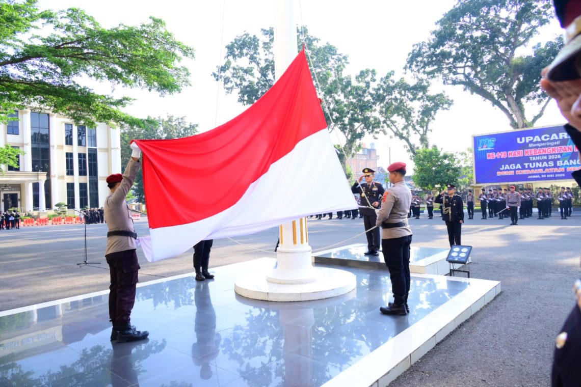 Kapolda Jambi Krisno H. Siregar memimpin Upacara Hari Kebangkitan Nasional 2026 di Lapangan Apel Mapolda Jambi, Rabu (20/5/2026). (Dok: Alpin)